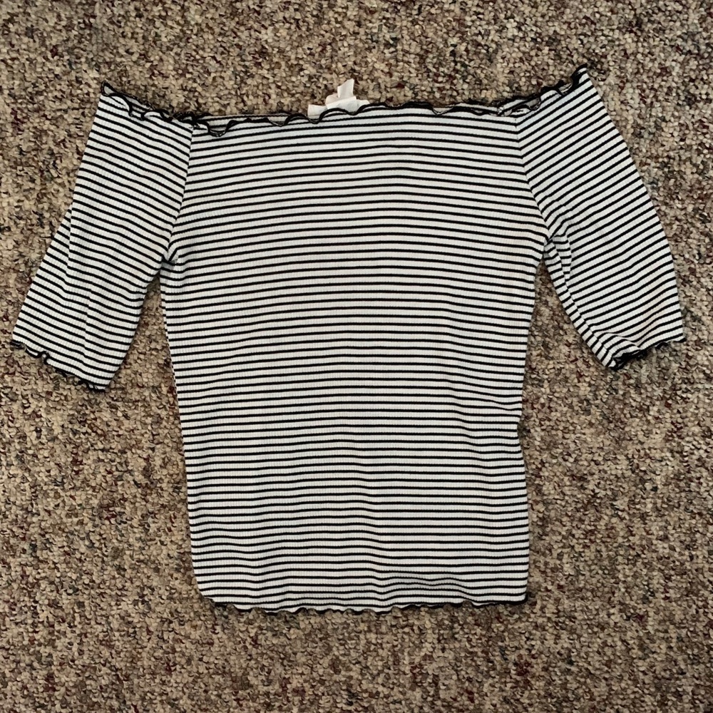 Striped of the shoulder top